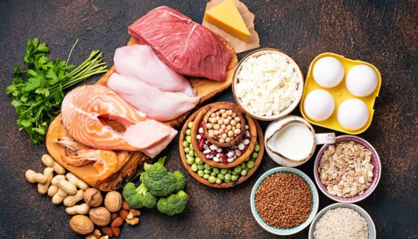 Mięso, ryby, jajka, nabiał, orzechy i warzywa – idealne składniki na dietę niskowęglowodanową.